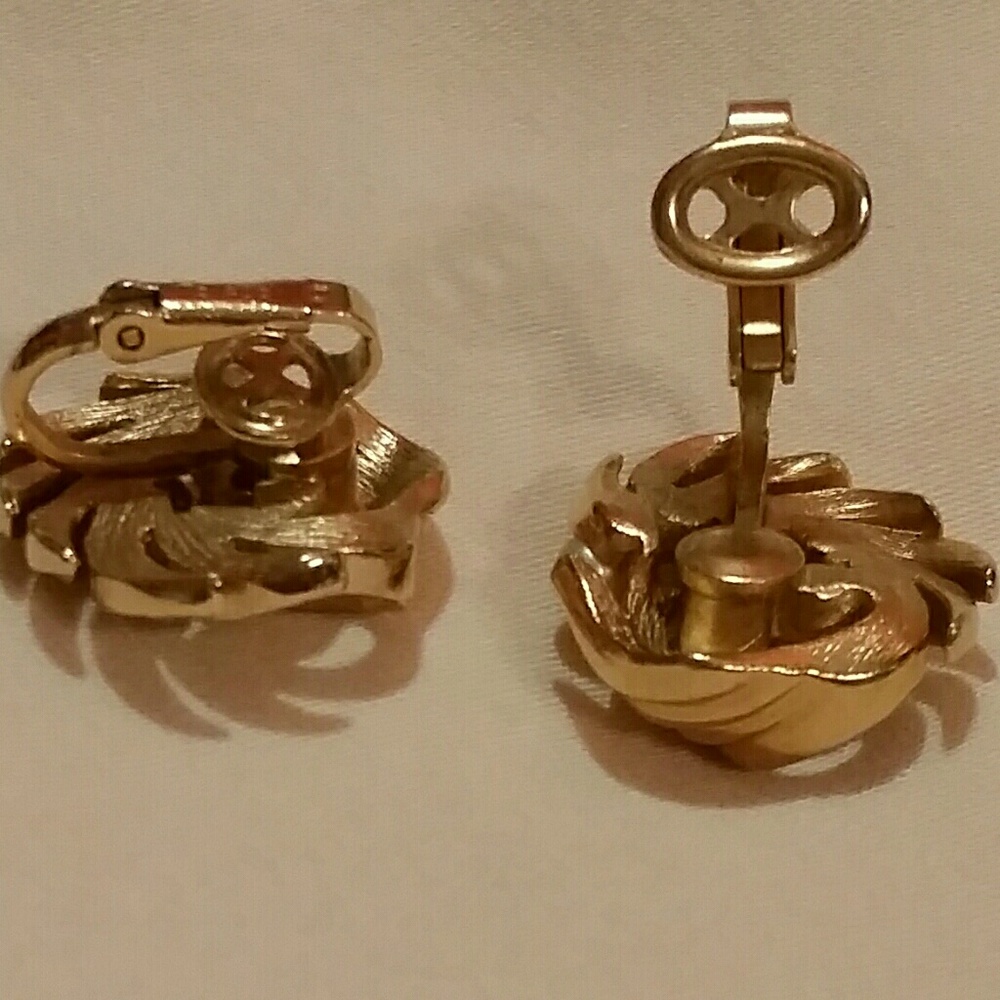 ♡TRIFARI CROWN▪VINTAGE♡ - Picture 2 of 4